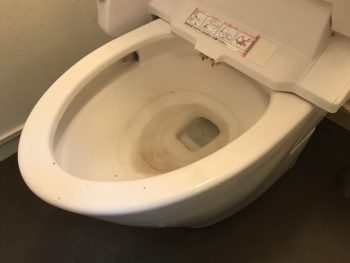 温水洗浄便座付きトイレクリーニング