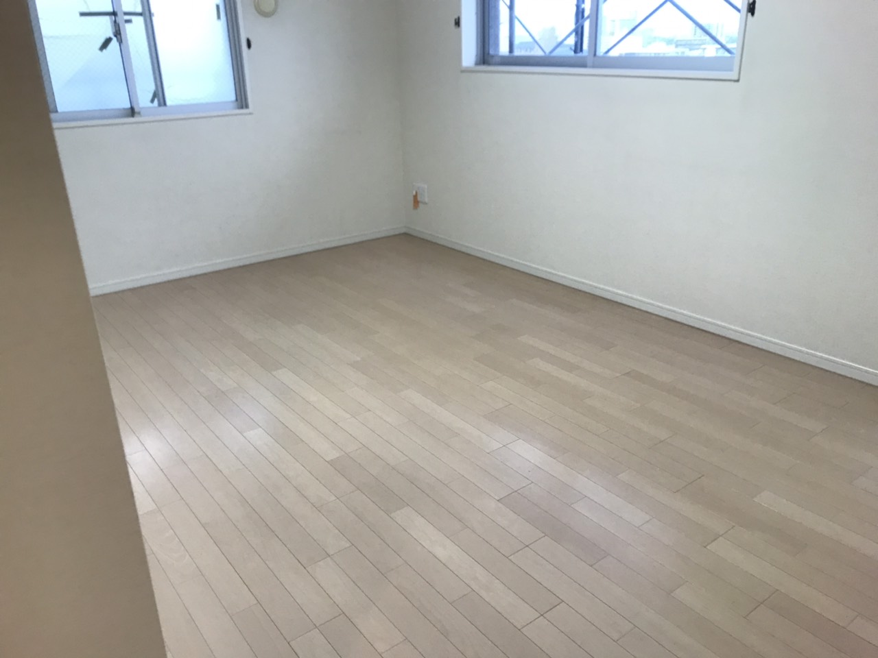 大阪市阿倍野区の3SLDK分譲マンションで退去後クリーニングを行った室内の様子
