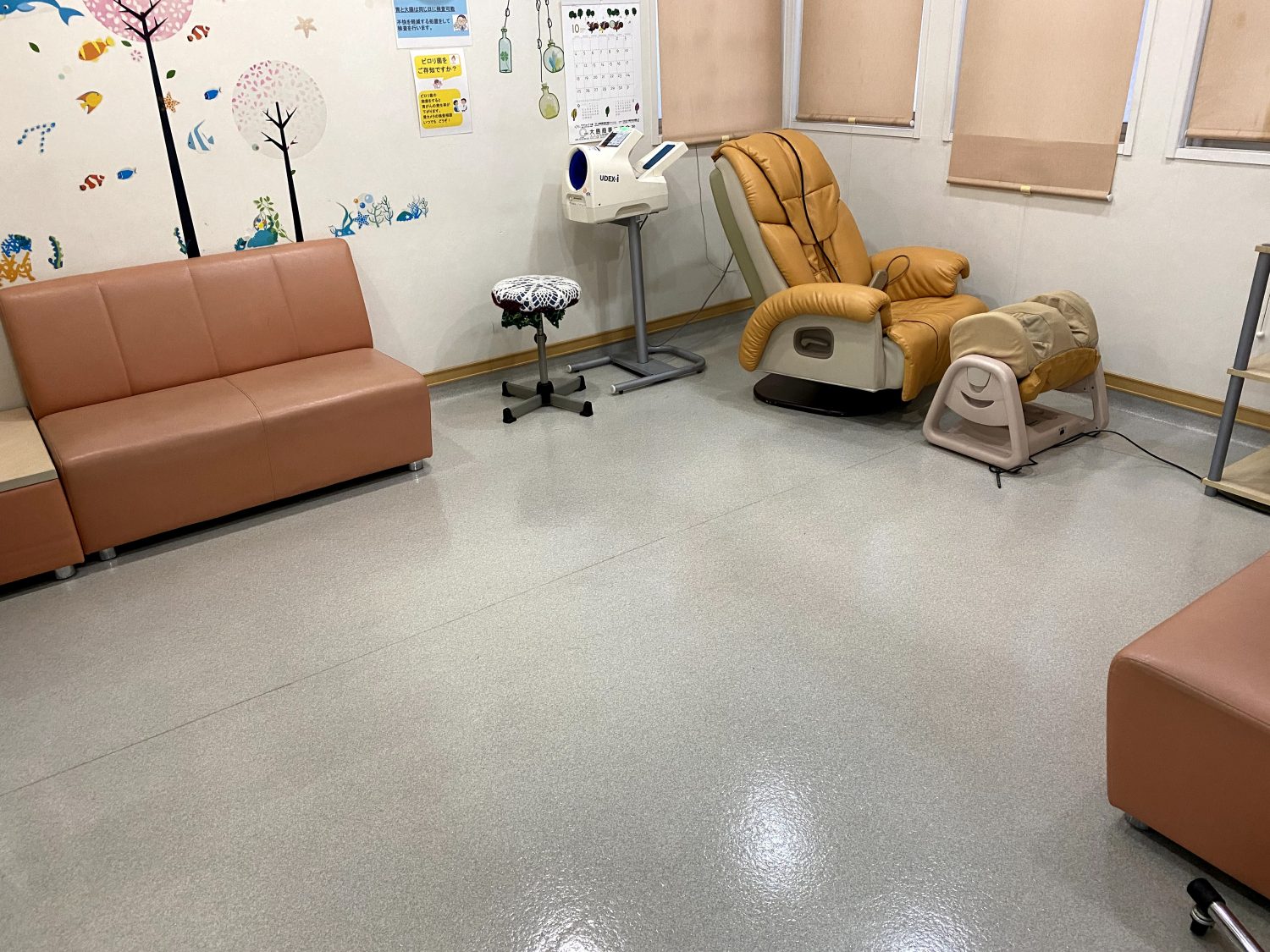 大阪市住之江区のクリニック清掃施工事例｜床洗浄ワックス仕上げ