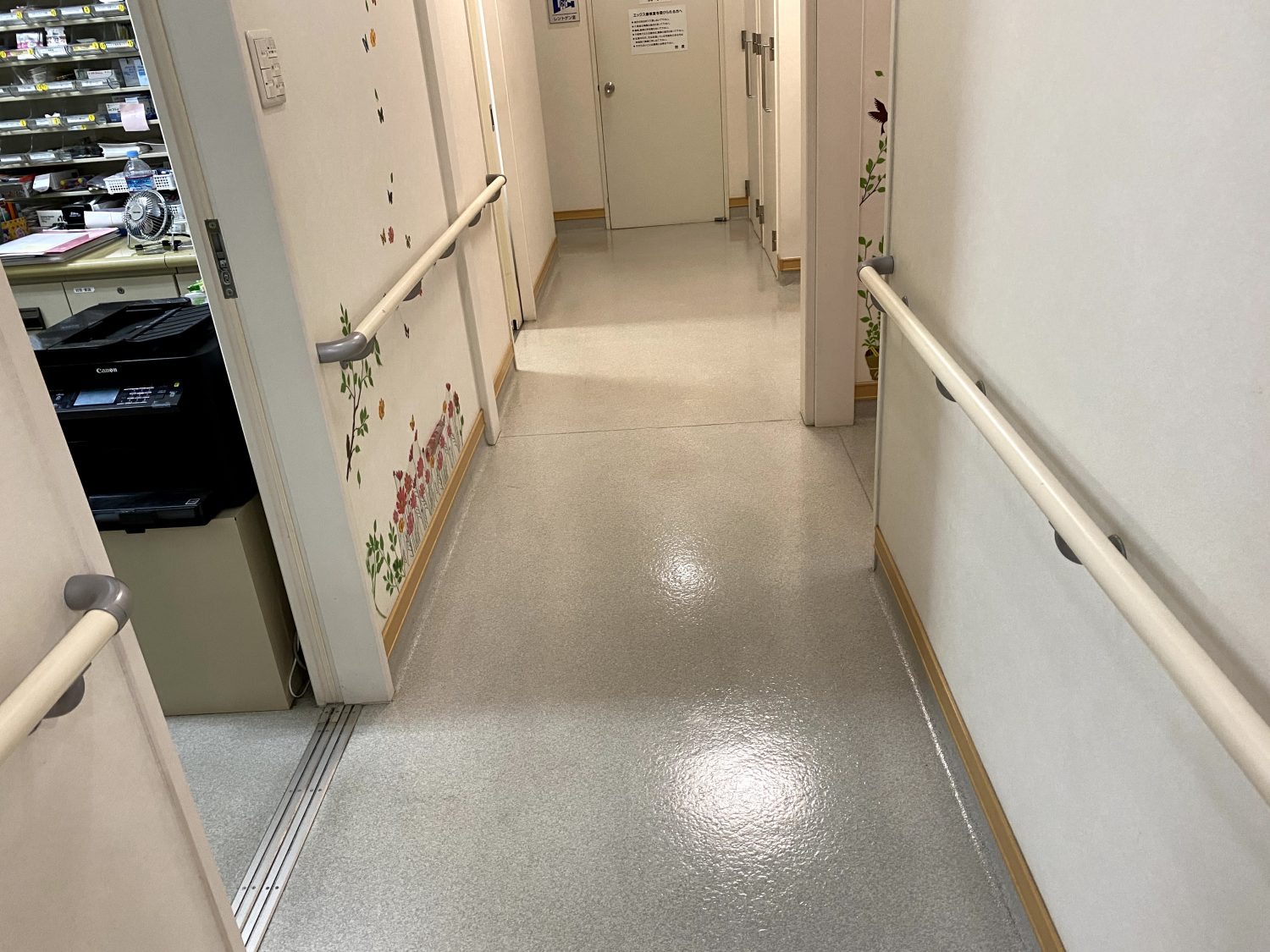 施工後｜通路部分も、日常の歩行によるくすみがなくなり清潔感が見受けられます。