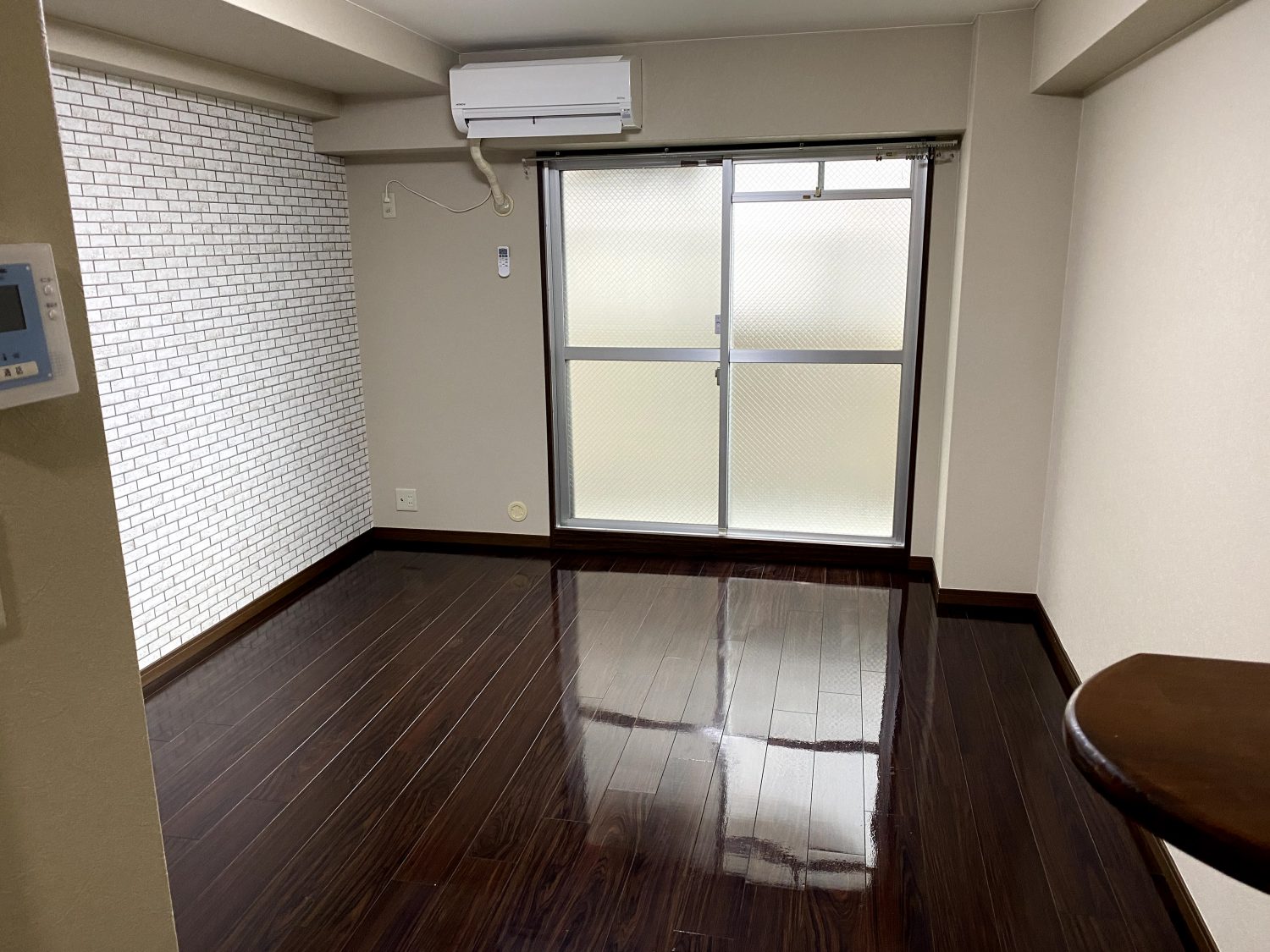 大阪市中央区で空室清掃を行ったアクセントクロスのあるお部屋