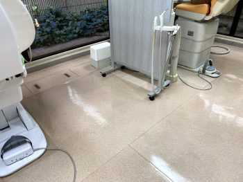大阪市東成区　歯科医院の床清掃（洗浄ワックス仕上げ）！