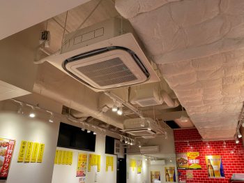 大阪市中央区　飲食店　業務用エアコン分解洗浄