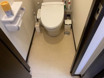 大阪狭山市　クリニックのトイレ床清掃！