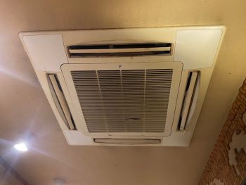 大阪市住之江区　業務用エアコン分解洗浄！