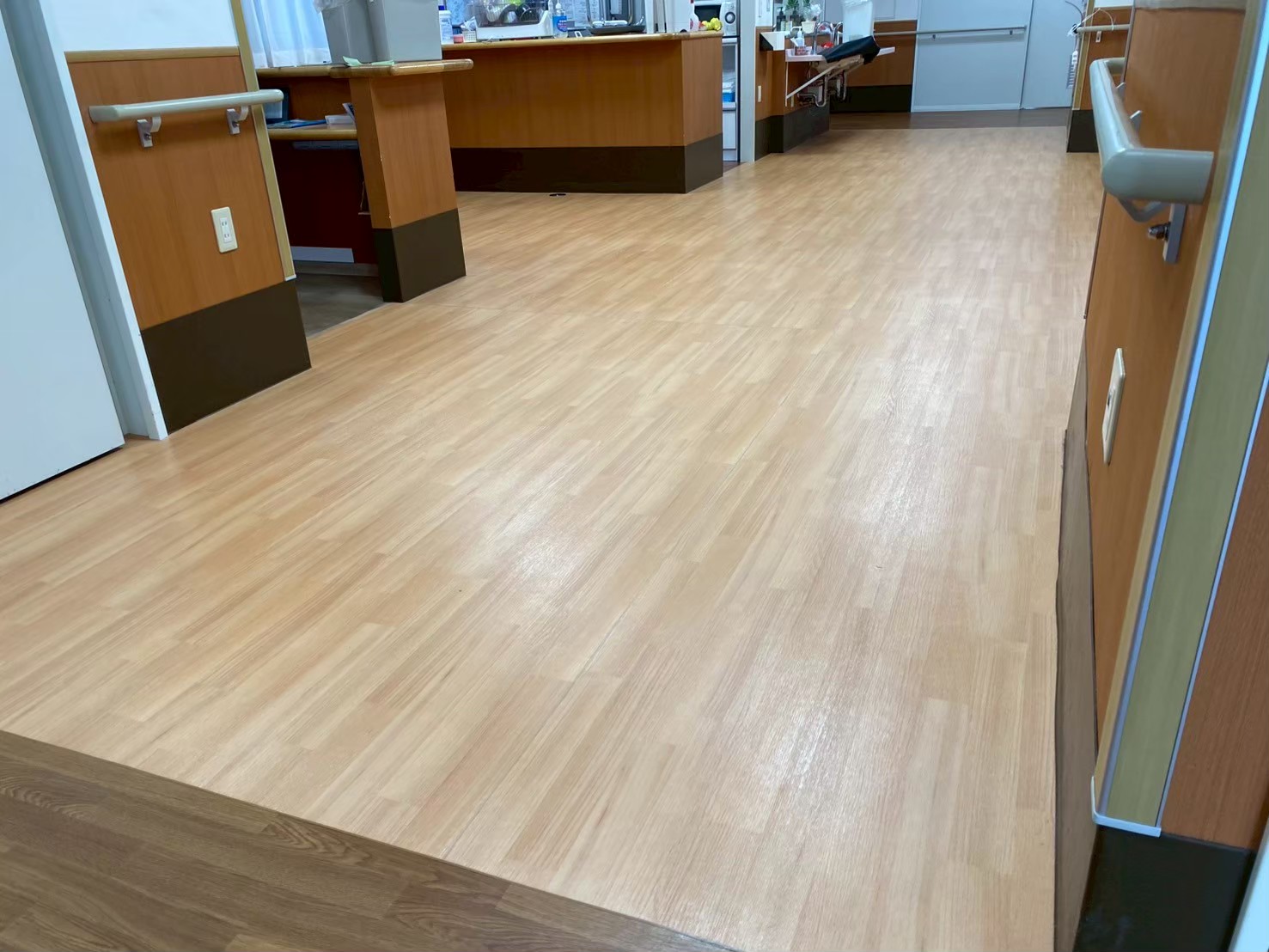 大阪市西淀川区で介護施設の床剥離洗浄WAX｜古いワックスと黒ずみをリセットした施工事例
