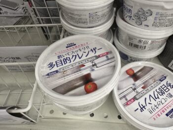 ダイソーの多目的クレンザー。シンクや蛇口まわりの月1リセットに使いやすい掃除グッズ