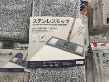 ダイソーのステンレスモップ。床のホコリをためない日常リセットに使いやすい掃除グッズ