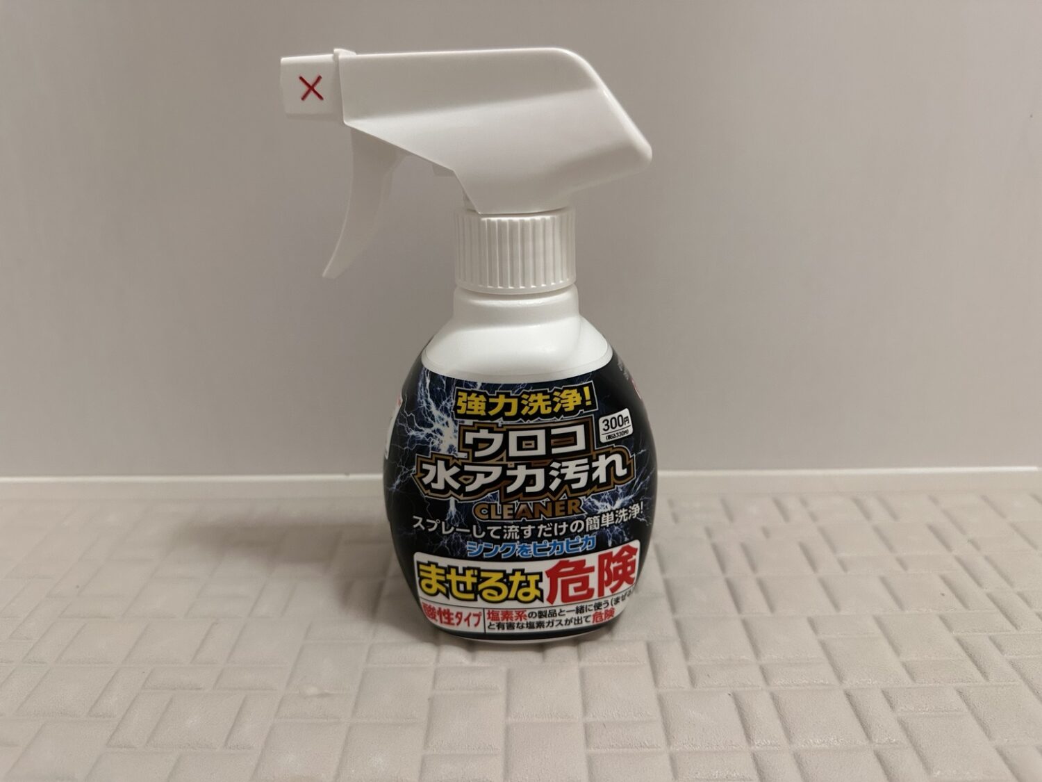 ダイソー300円のウロコ水アカ汚れクリーナーの商品ボトル