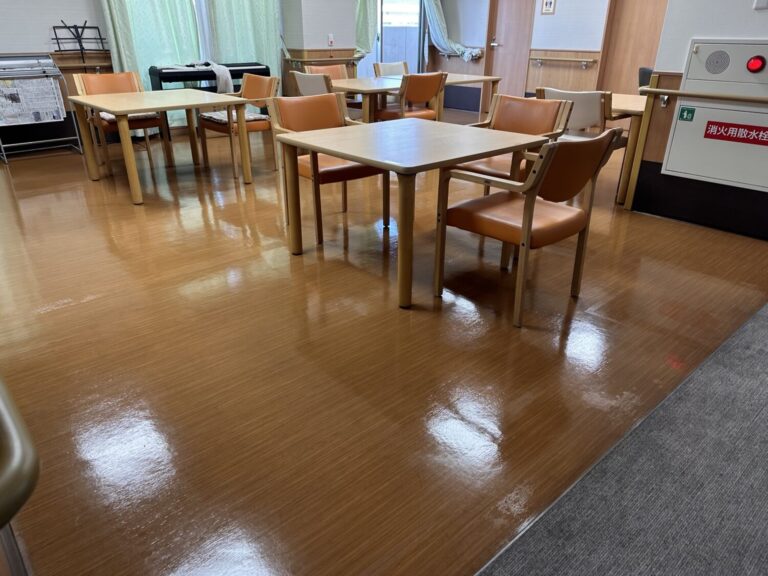 大阪の介護・福祉施設で床清掃後に整えた共用スペース