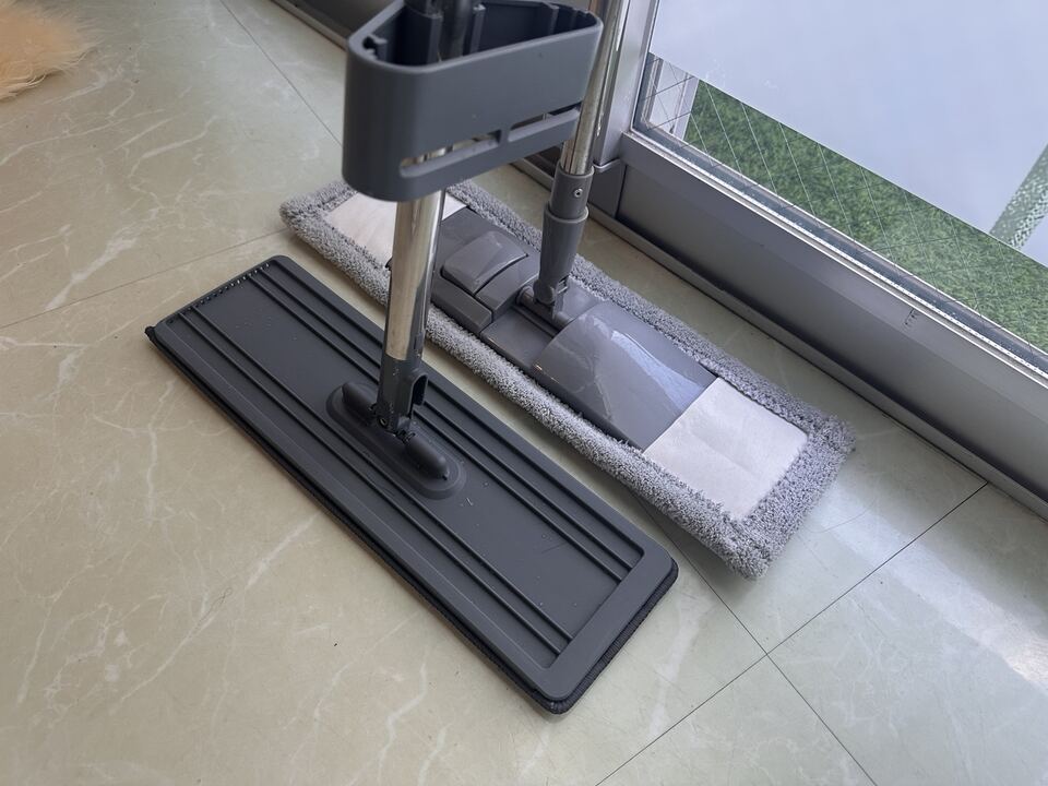 ダイソーの簡単水絞り3段モップと日常用ステンレスモップの比較