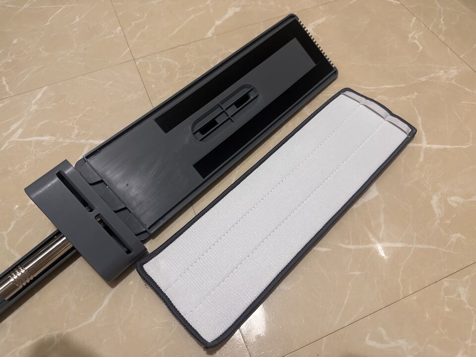 簡単水絞り3段モップから面ファスナーで取り外した交換用モップ